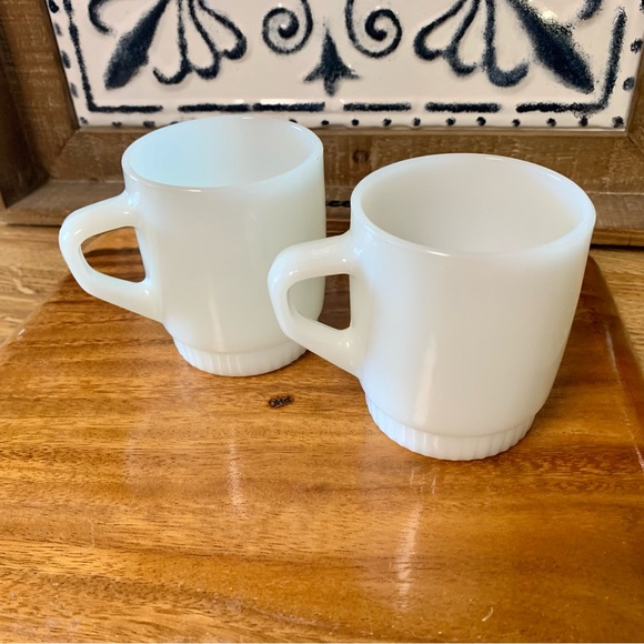 2~Anchor Hocking FireKing Milk Glass white Vintage Coffee Cup Ovenproof D Handle - Picture 2 of 9
